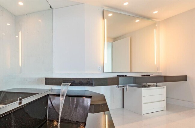 Foto del edificio - 18555 Collins Ave