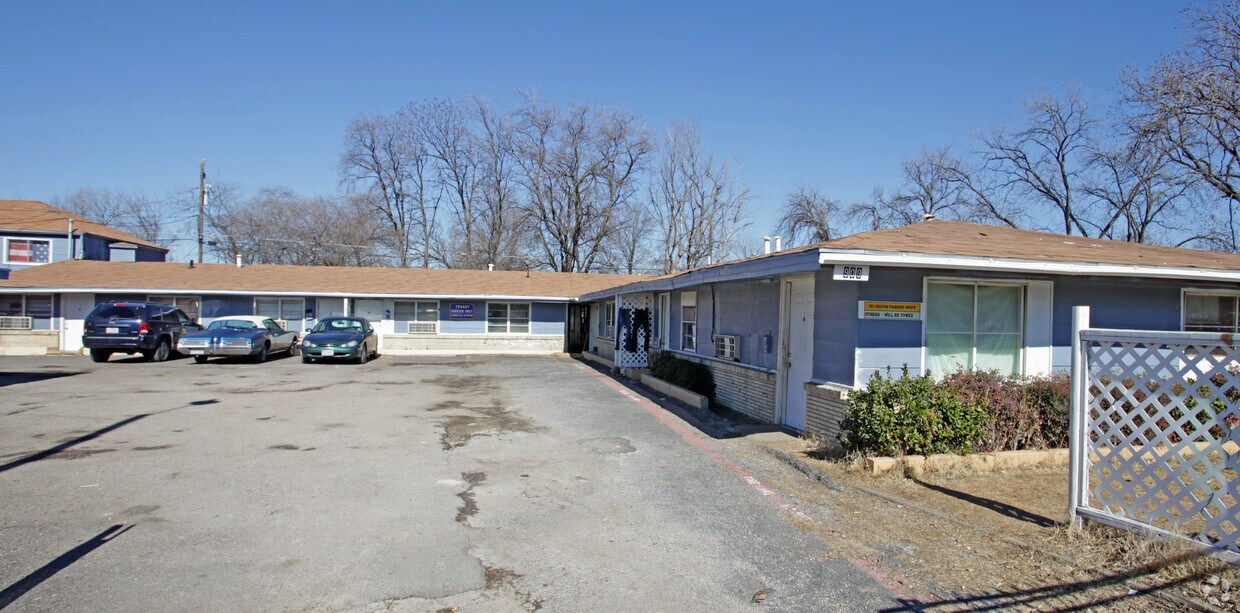 Primary Photo - 909 Harvey Ave