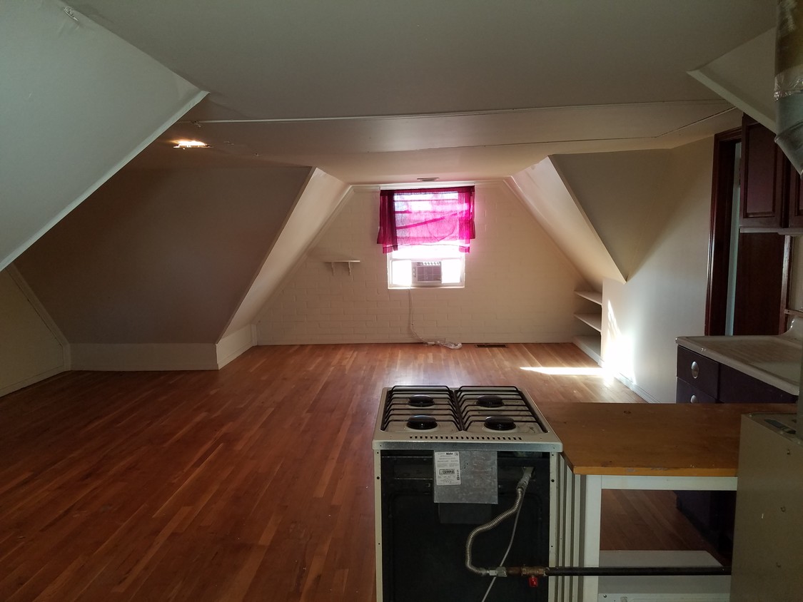 SALA DE ESTUDIO - 804 N Perry Ave