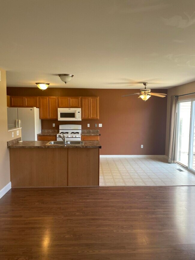 Building Photo - 1400 Hunters Ridge Dr