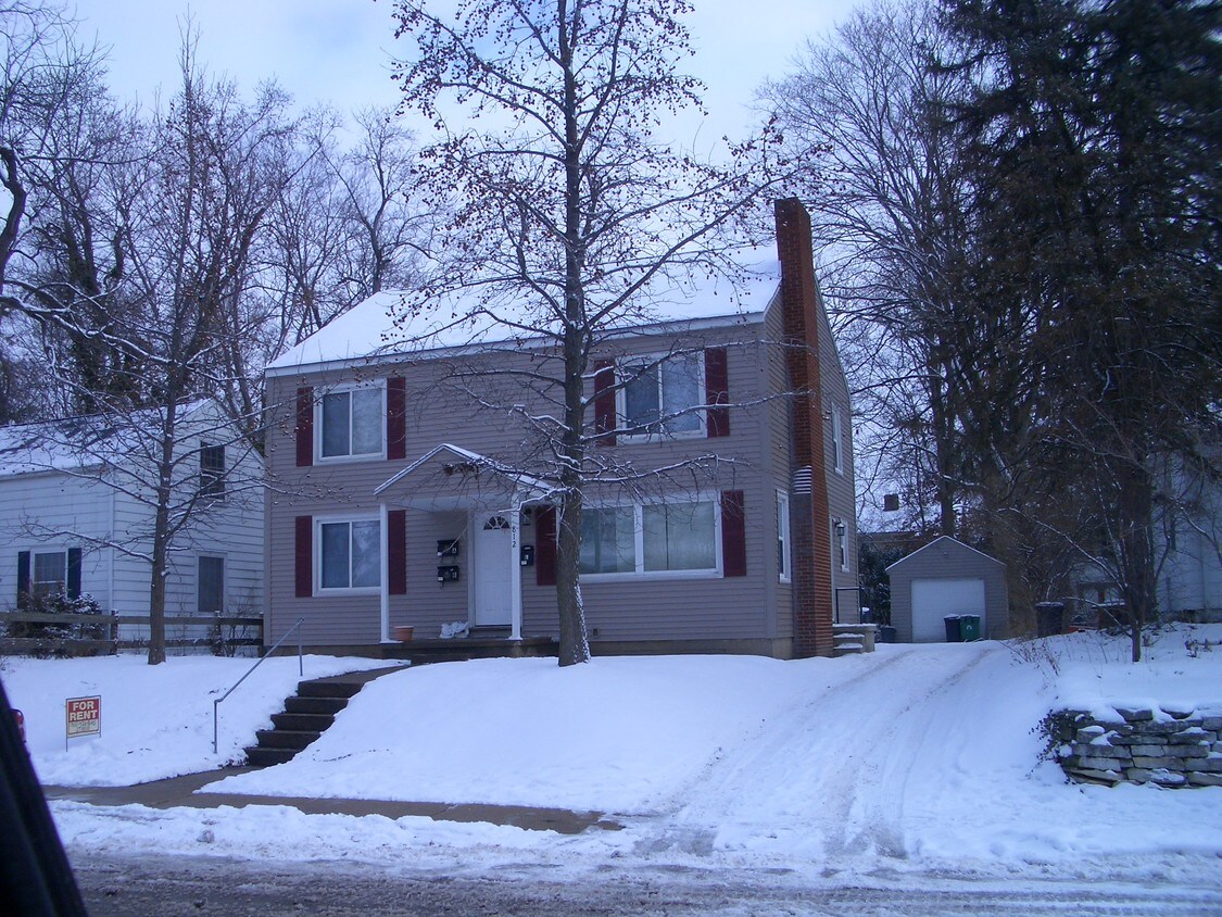Building Photo - 812 Vine St