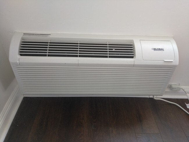 Building Photo - 3965 Hamilton St