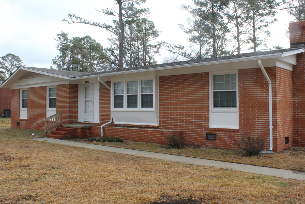 Primary Photo - 2701 Eastover Ct