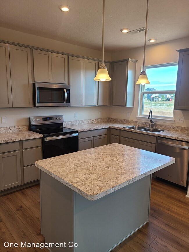 Foto del edificio - 4 br, 2.5 bath House - 81 Hutchinson St