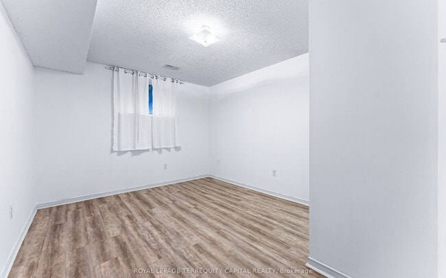 Building Photo - 385 Georgian Dr