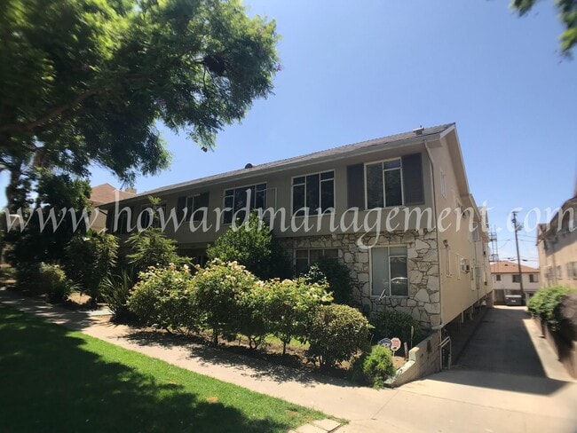 Building Photo - 8218 De Longpre Ave