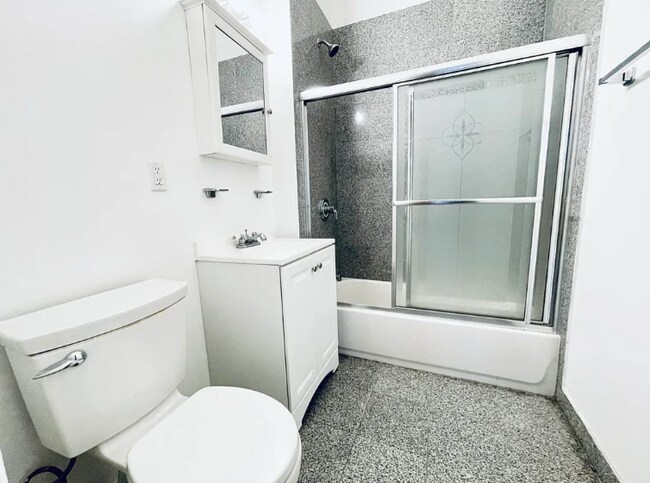 Foto del edificio - 38 E 73rd St