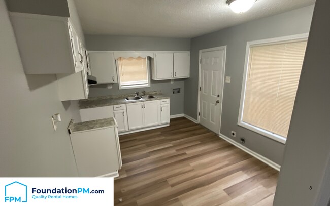 Foto del edificio - 3384 Dobbin Ferry Ave