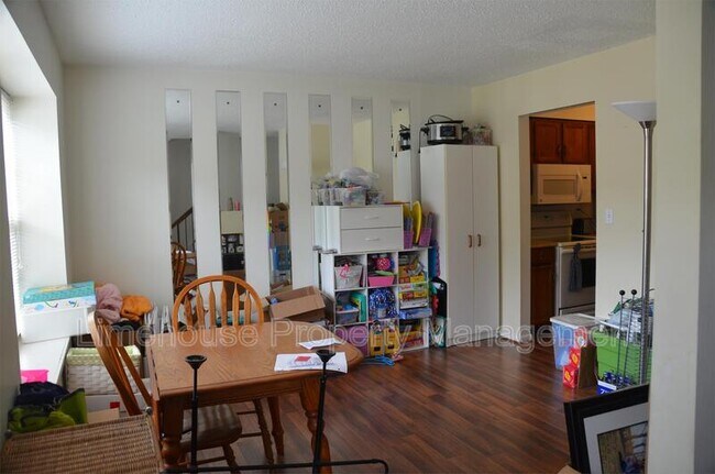 Building Photo - 1318 River Birch Run S