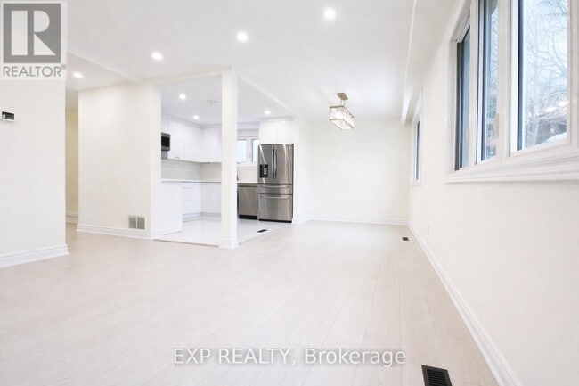 Building Photo - 384 Westwood Dr