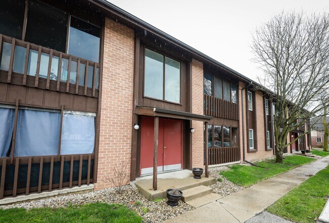 Foto del edificio - Spacious Ground Floor 2 Bed with Screened Porch!