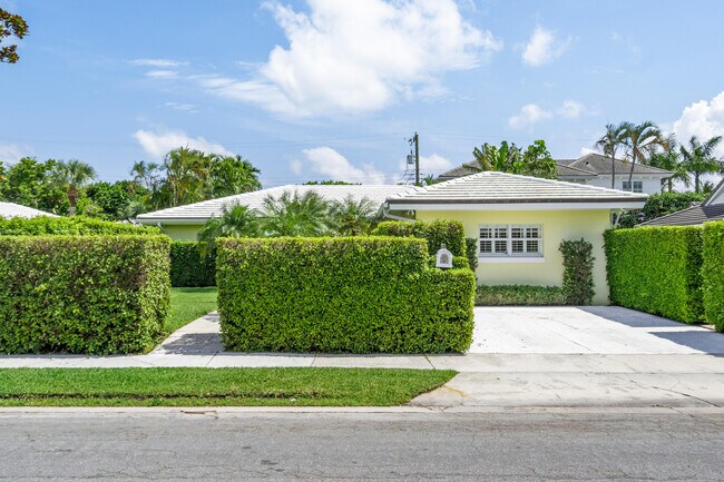 Building Photo - 130 Worth Ct S