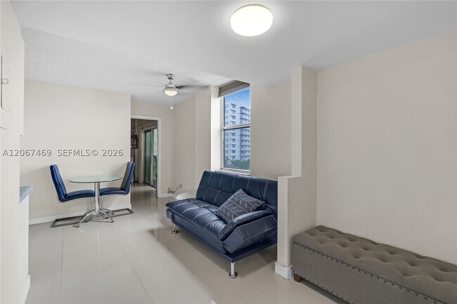 Building Photo - 899 West Dr