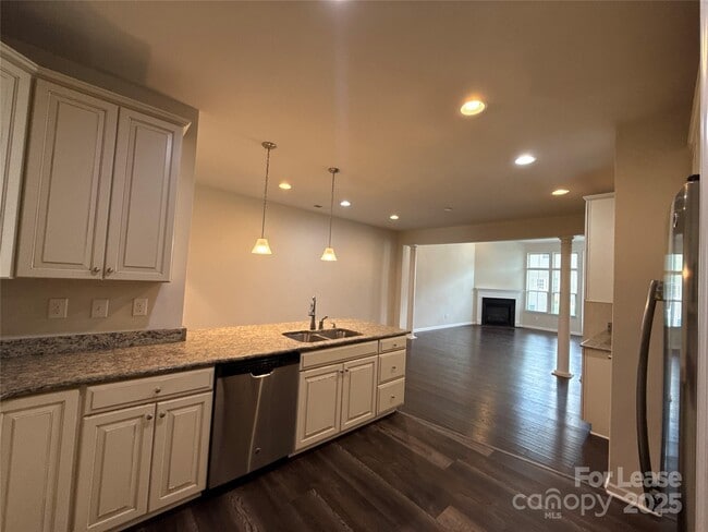 Building Photo - 11060 Discovery Dr NW