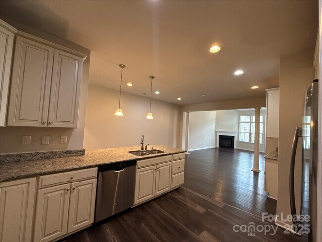 Foto del edificio - 11060 Discovery Dr NW