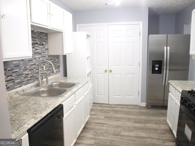 Building Photo - 3756 Rock Hollow Ct