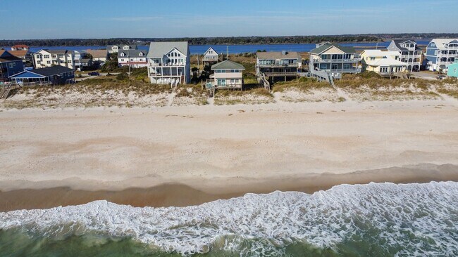 Foto del edificio - Off Season Rental **Oceanfront, Pet Friendly, 4 Bedroom Beach House** Available November 1st, 202...