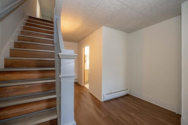 Foto del edificio - 921 W Walnut St