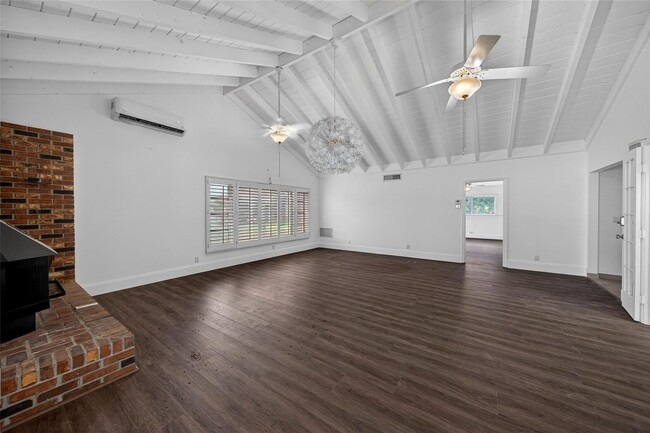 Foto del edificio - 6852 Skyline Dr