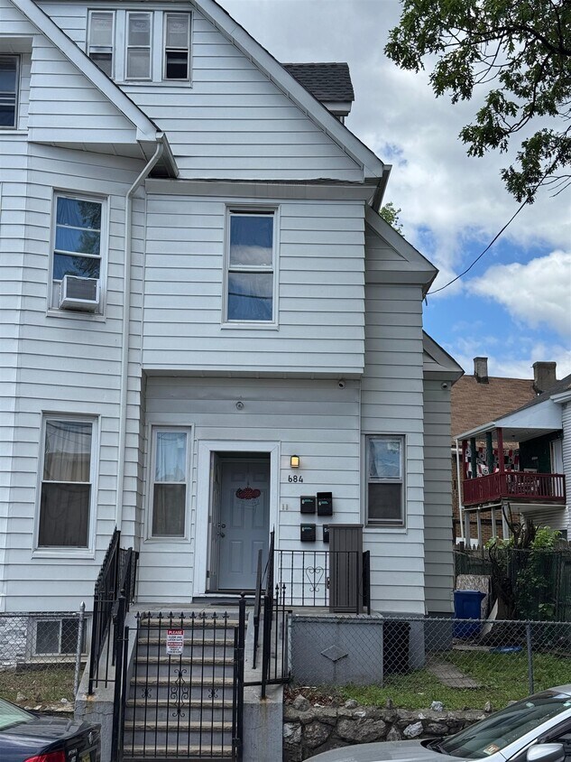 Primary Photo - 682-684 E 18th St