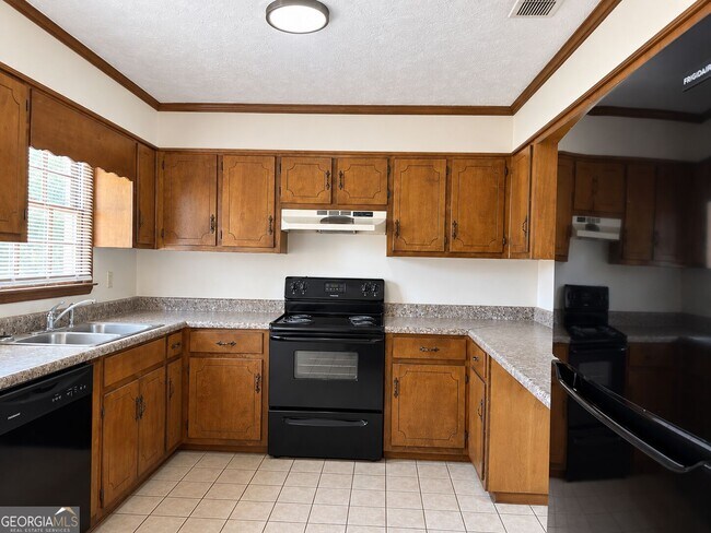 Building Photo - 250 Highland Park Dr