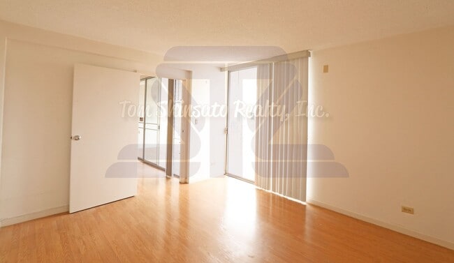 Building Photo - 2 Bedroom, 2 Bath unit at Victoria Plaza