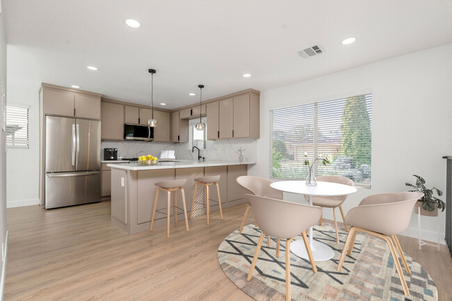 Comedor - De Soto Luxury Townhomes