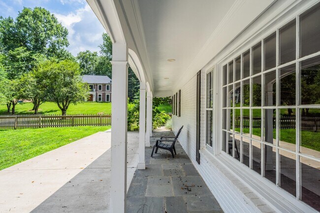 Foto del edificio - 7732 Canal Ct