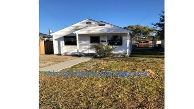 Building Photo - 555 SE 2nd St