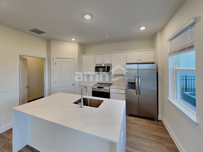 Building Photo - 5976 Sycamore Pl St