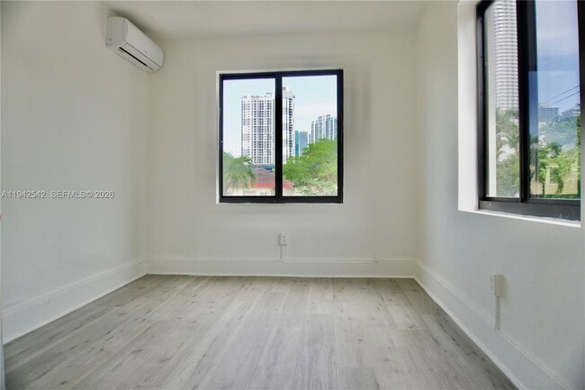 Building Photo - 337 SW 5th Ave