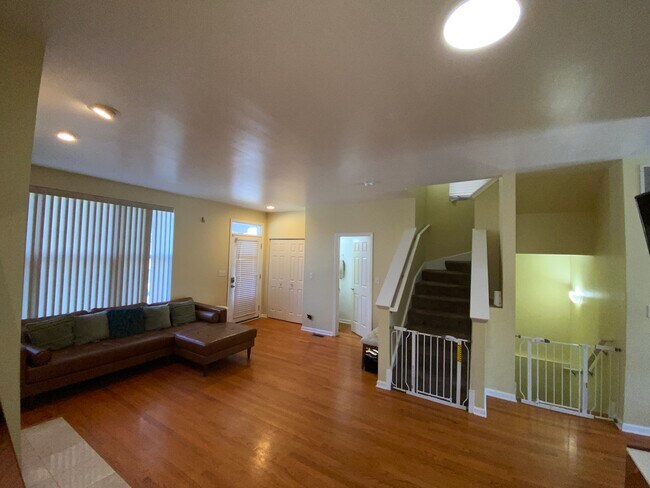 Building Photo - 2527 S Stark St