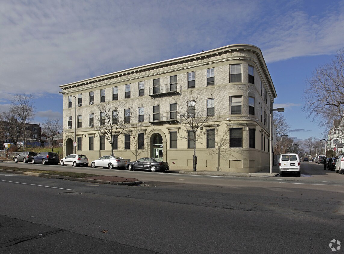 Quincy Geneva Apartments in Boston, MA