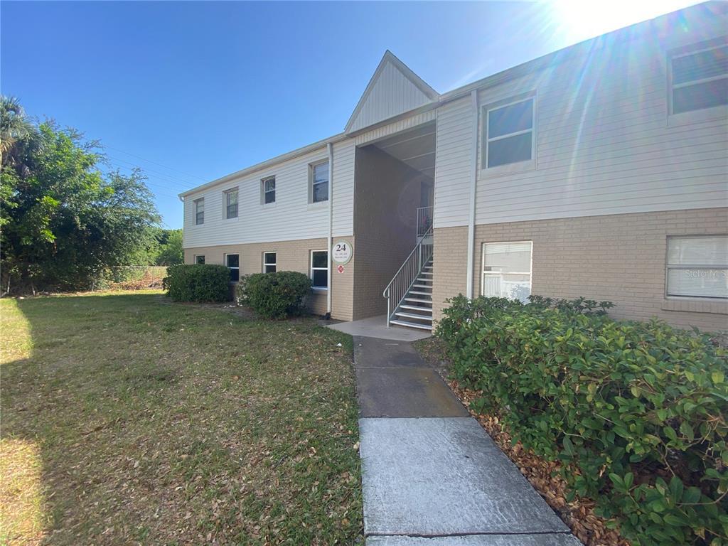Primary Photo - 7210 N Manhattan Ave