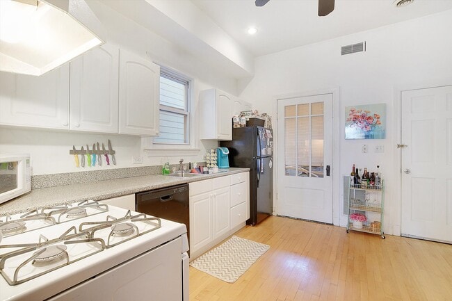 Foto del edificio - 3304 N Hamilton Ave