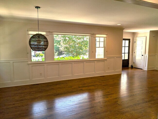 Foto del edificio - Plaza Midwood, Luxury 4 Bedroom/4 Bathroom Home!