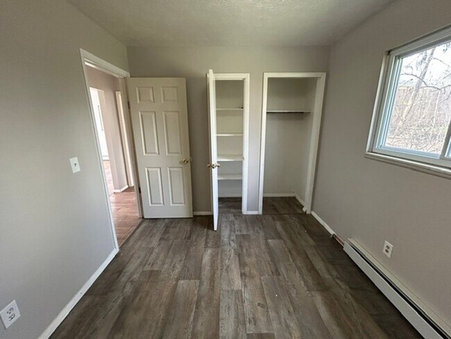 Building Photo - 138 Mendel Ct