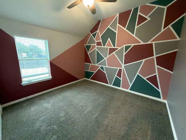 Foto del edificio - Four bed two bath on a corner lot with a pool in Sunfield. Gas cook top, double ovens. Open kitch...