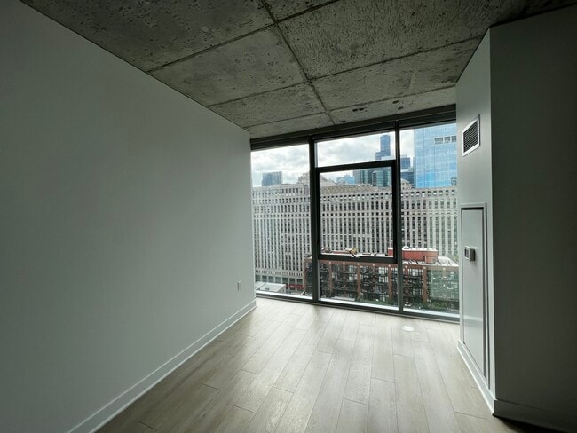 Building Photo - 444 N Wells St