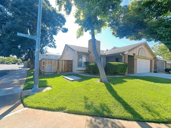 Building Photo - 2680 Bonifacio Dr