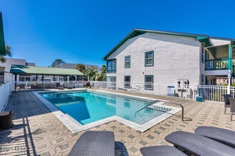 Building Photo - 7813 N Lagoon Dr