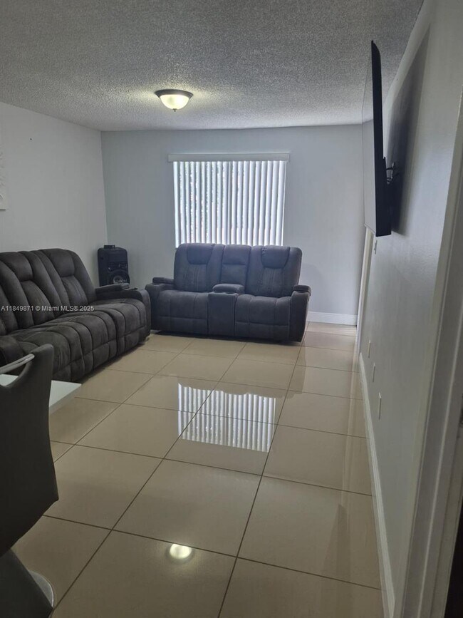 Foto del edificio - 7865 W 30th Ct