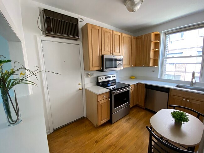 Building Photo - 512 W Deming Pl