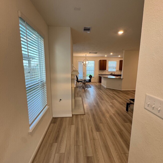 Building Photo - 5626 Smokey Bear Ln