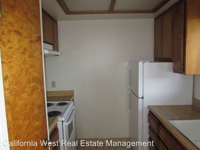 Building Photo - 755 Santa Rosa St