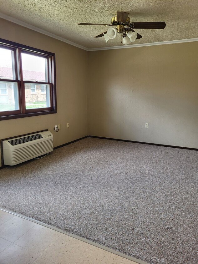 604 Plaza Dr Unit 9, Perry, KS 66073 Room for Rent in Perry, KS