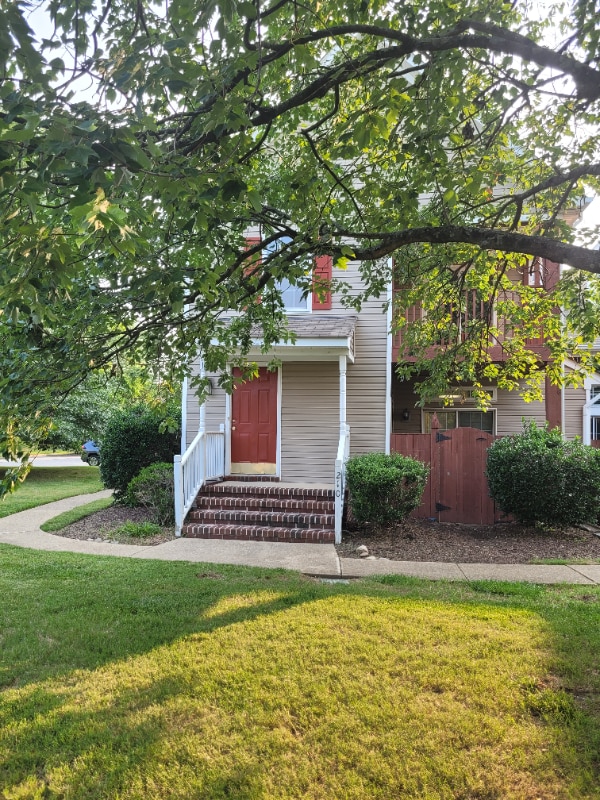 Foto principal - 210 Primrose Ln