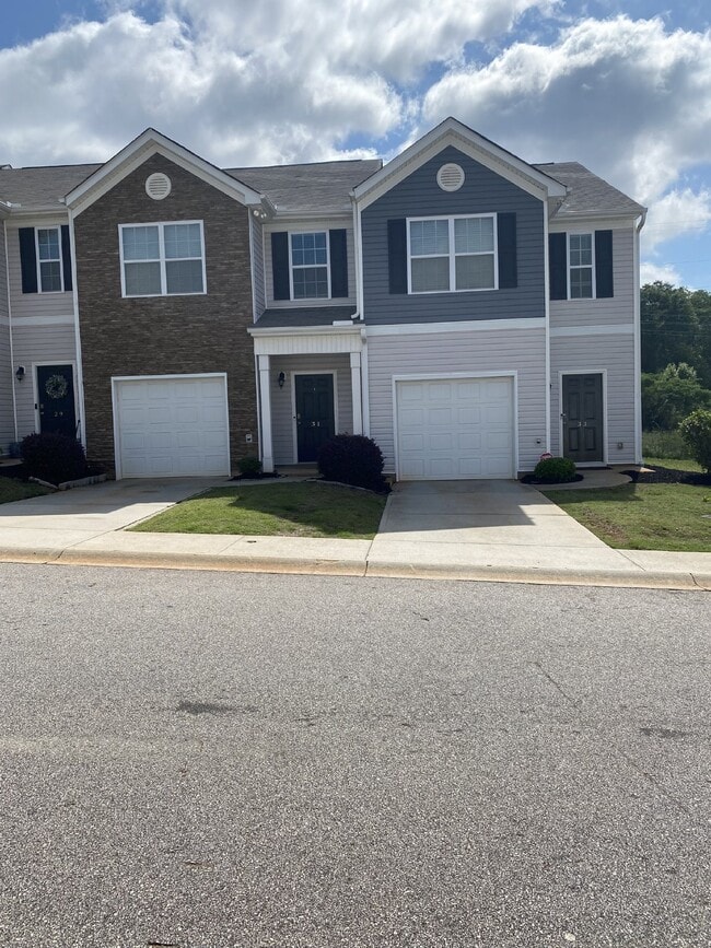 Building Photo - "Modern 3-Bedroom Multiplex with 3 Full Ba...