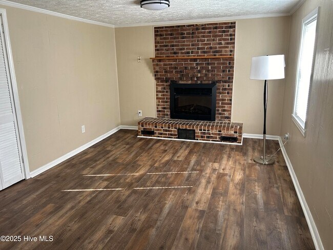 Foto del edificio - 178 Rosalyn Rd