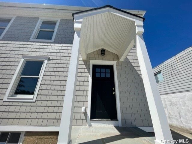 Building Photo - 5 Maple Pl